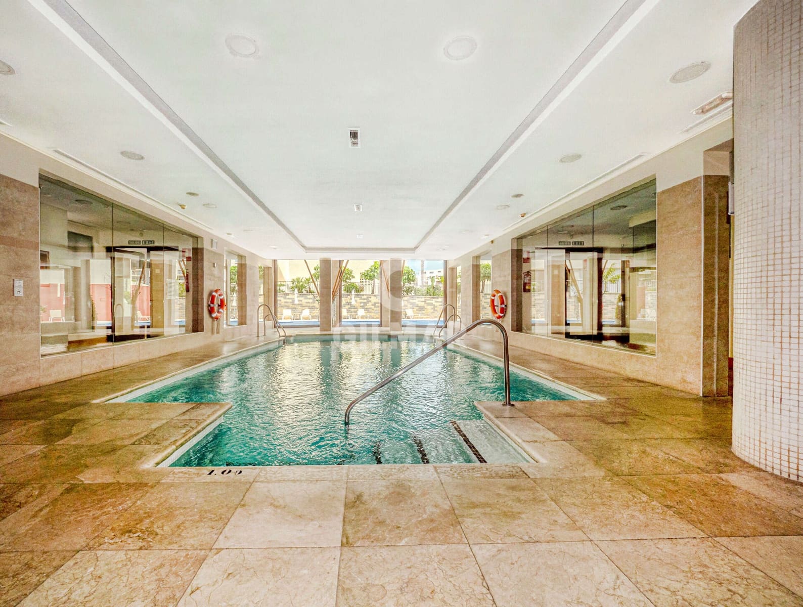 2 sovrum Lägenhet till salu i Los Monteros med pool garage - 370 000 € (Ref: 9228042)