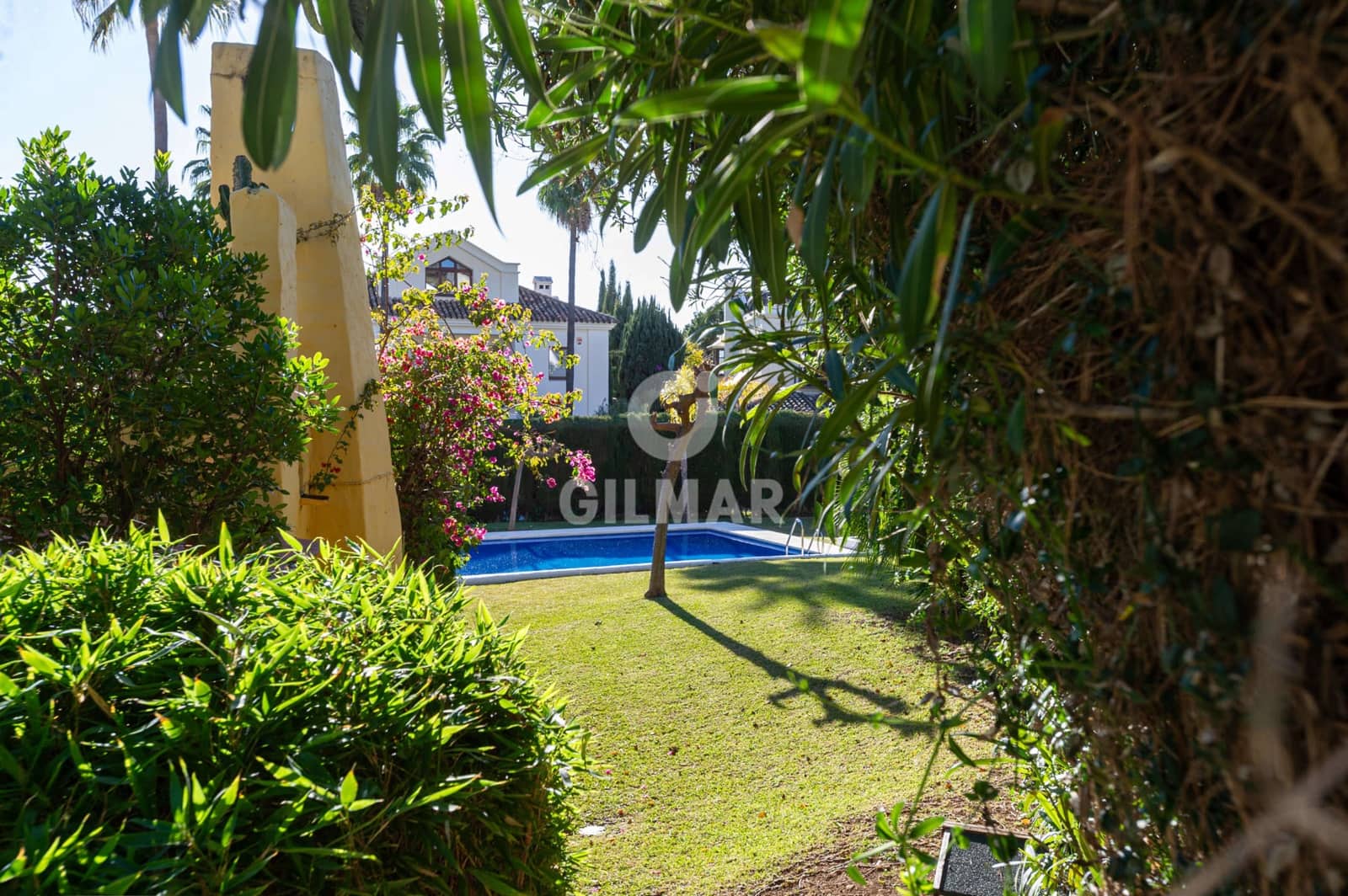 3 quarto Moradia Geminada para venda em Golden Mile com piscina - 595 000 € (Ref: 9228044)