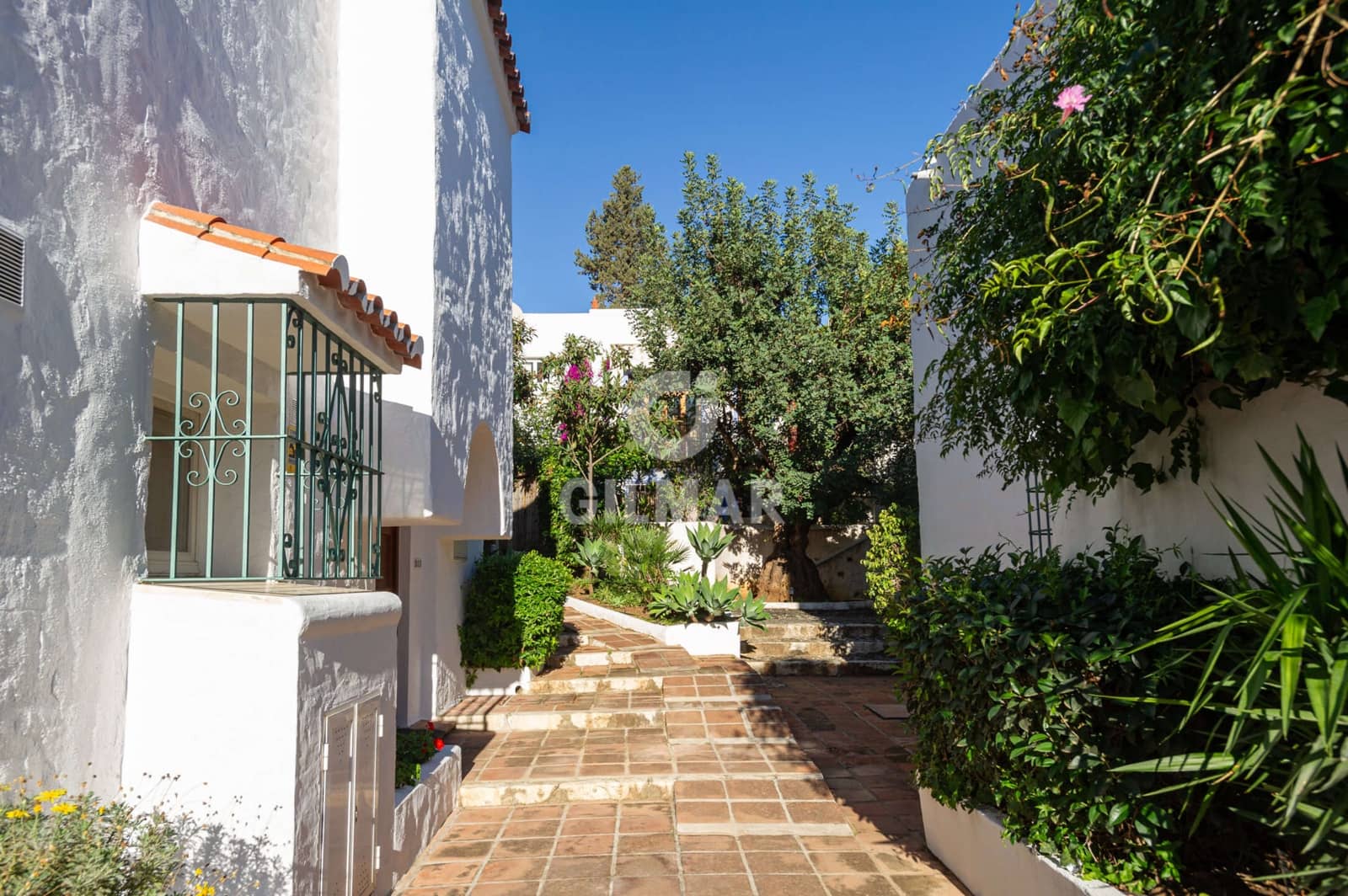 3 quarto Moradia Geminada para venda em Golden Mile com piscina - 595 000 € (Ref: 9228044)