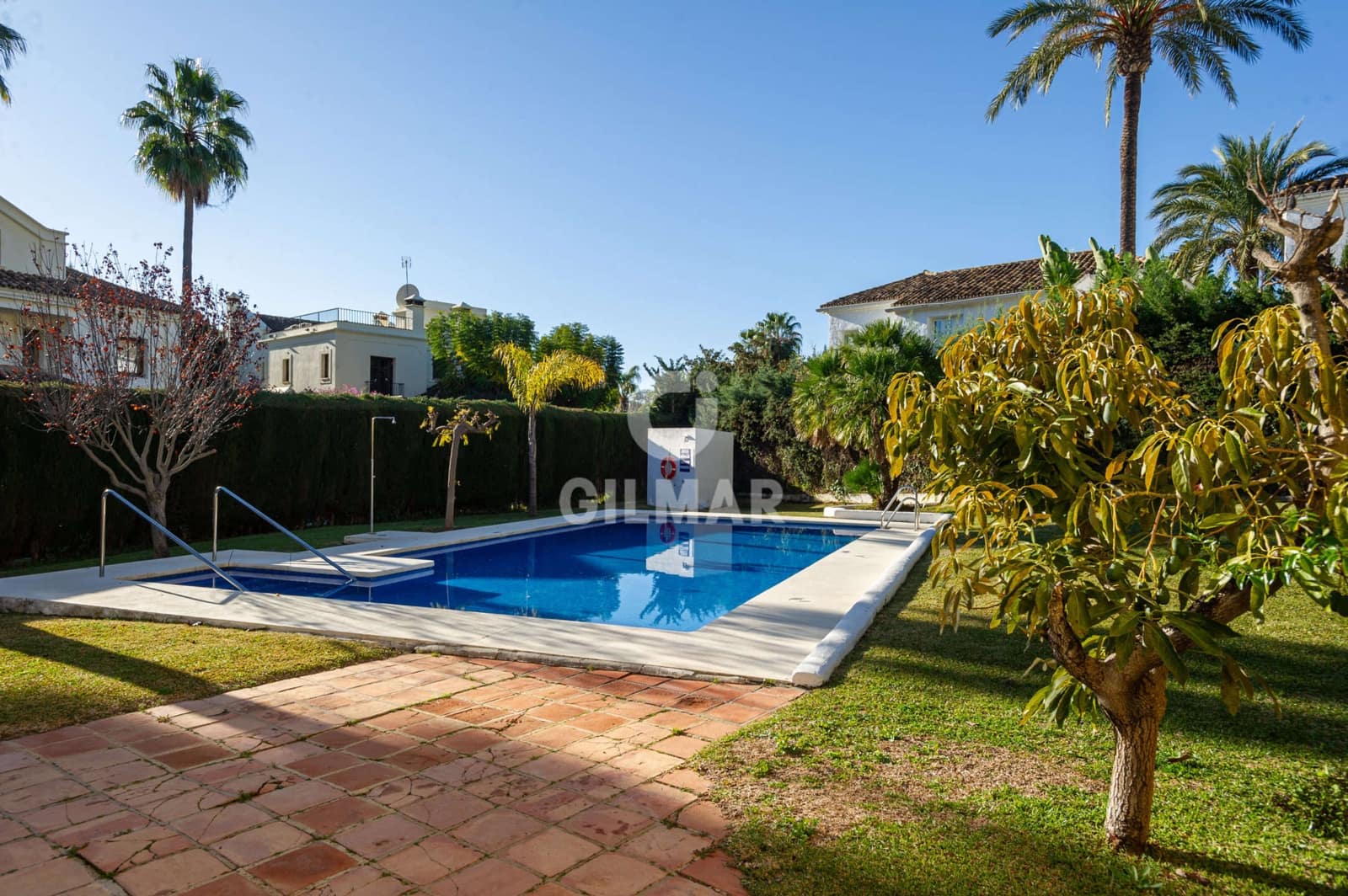 3 quarto Moradia Geminada para venda em Golden Mile com piscina - 595 000 € (Ref: 9228044)