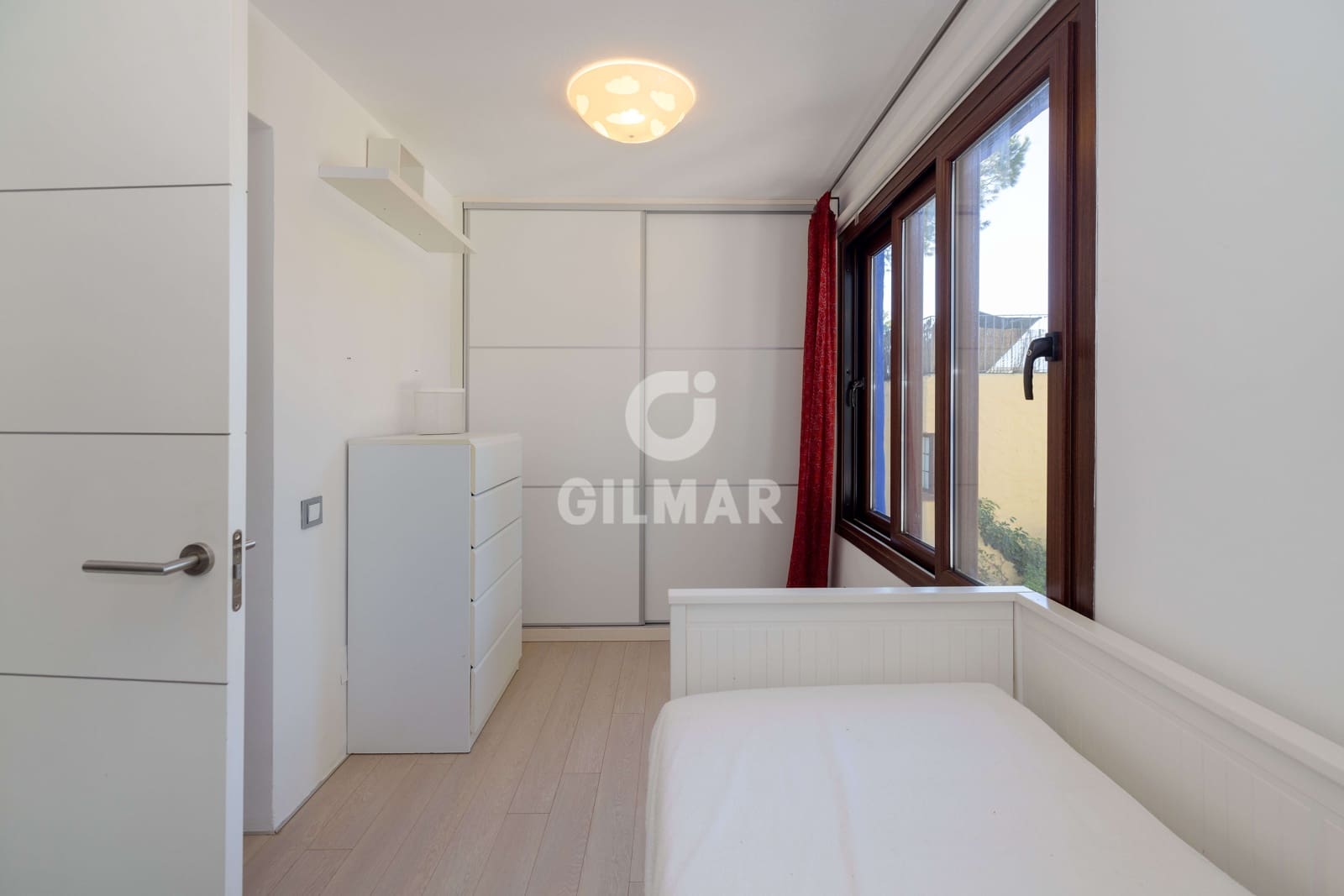 Pareado de 3 habitaciones en Golden Mile en venta con piscina - 550.000 € (Ref: 9228044)