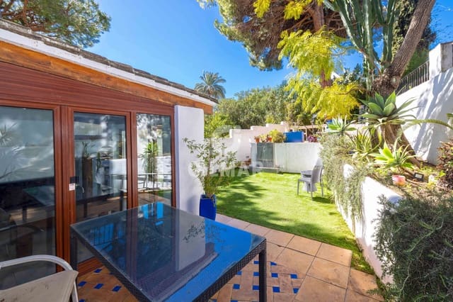 3 soveværelse Semi-Rækkehus til salg i Sierra Blanca, Marbella med swimmingpool - € 550.000 (Ref: 9228044)