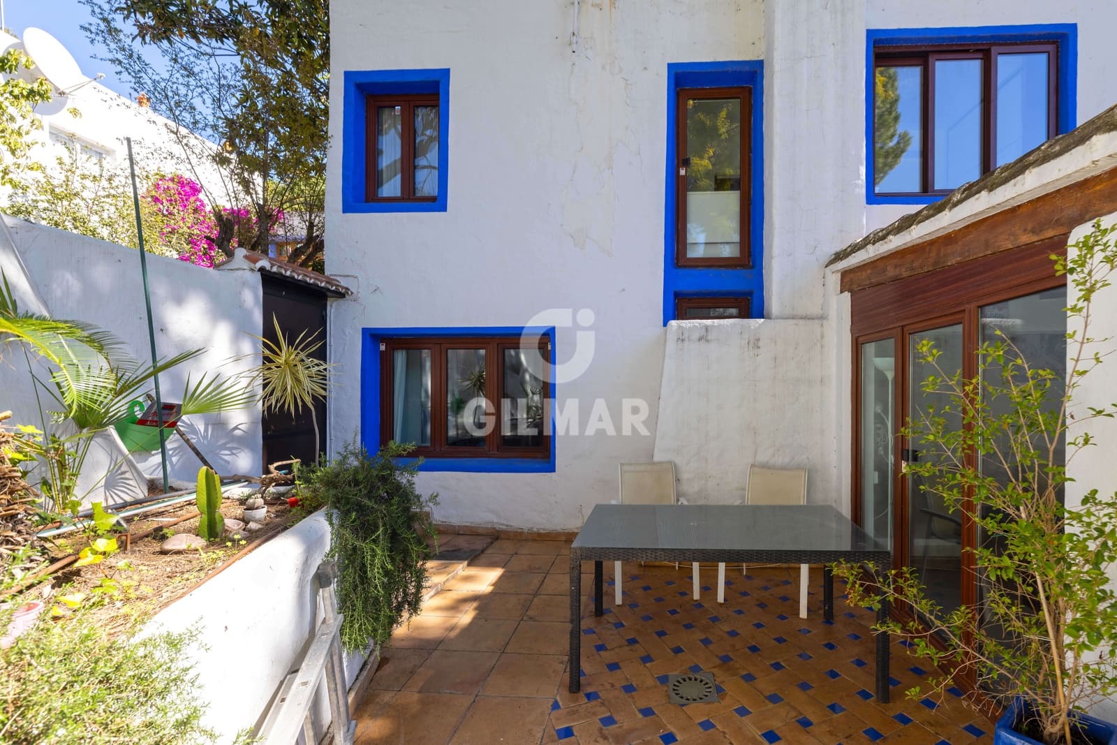 Pareado de 3 habitaciones en Golden Mile en venta con piscina - 550.000 € (Ref: 9228044)