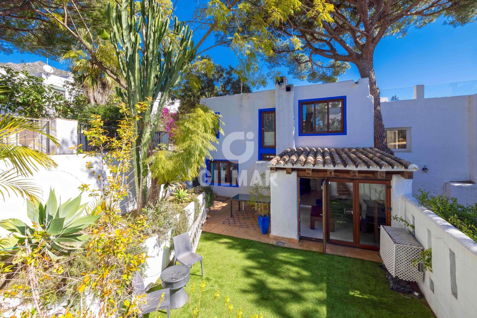 Pareado de 3 habitaciones en Golden Mile en venta con piscina - 550.000 € (Ref: 9228044)