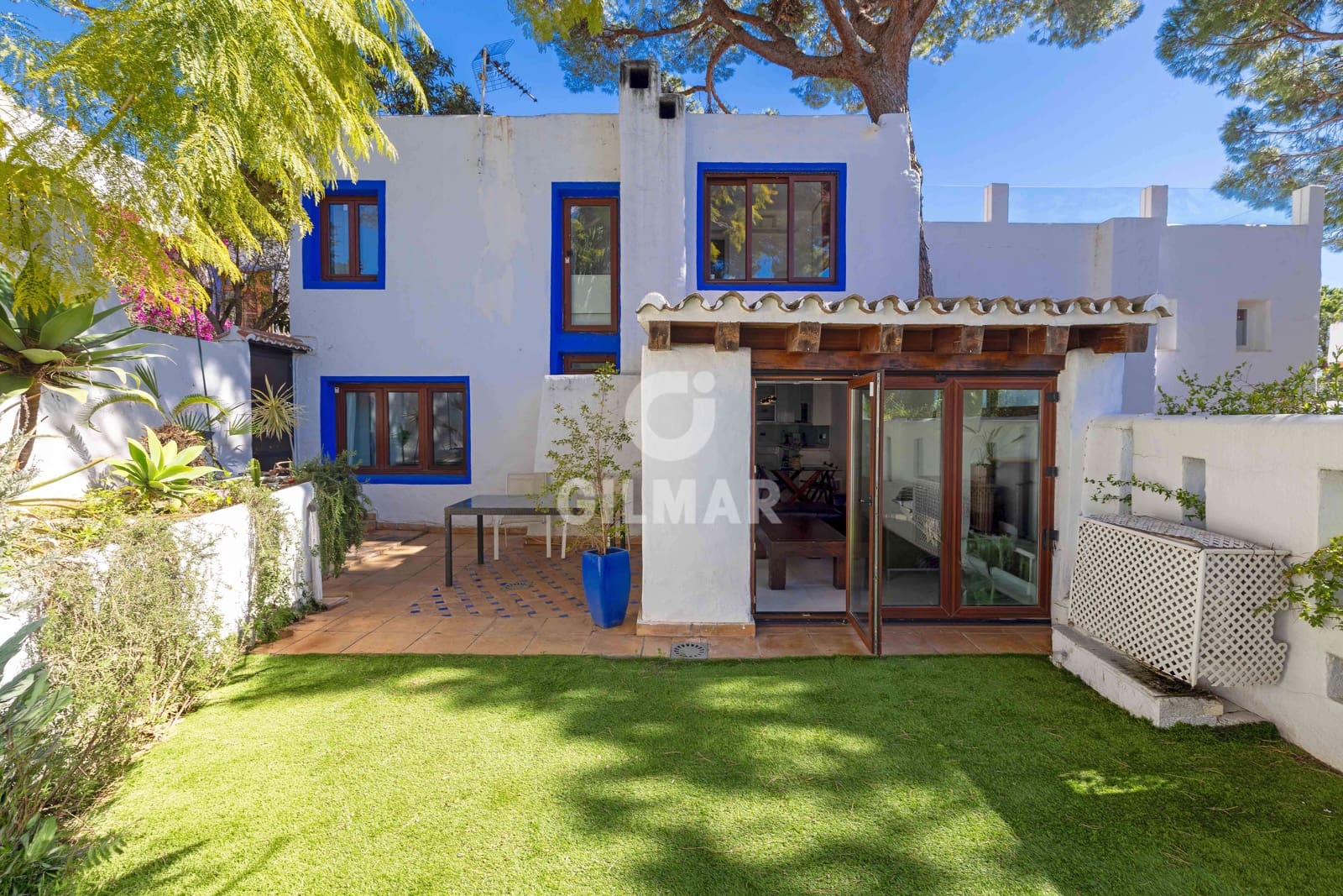 Pareado de 3 habitaciones en Golden Mile en venta con piscina - 550.000 € (Ref: 9228044)