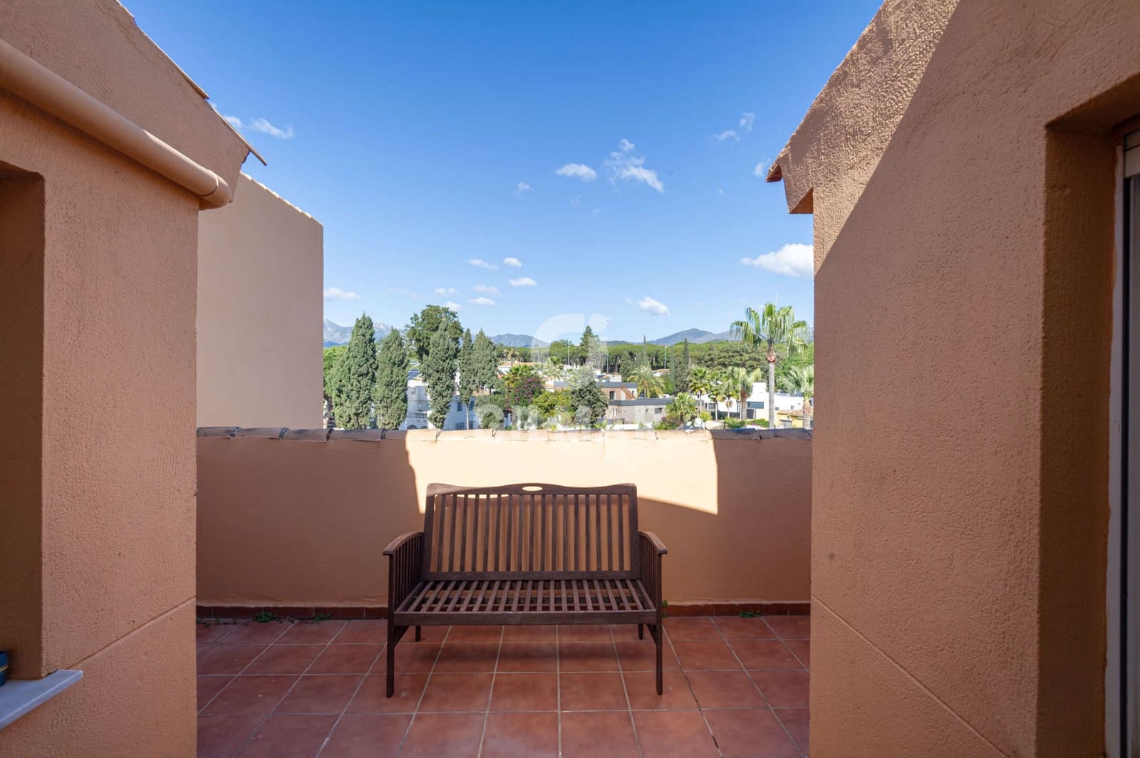 3 sypialnia Penthouse na sprzedaż w Costabella z basenem garażem - 440 000 € (Ref: 9228047)