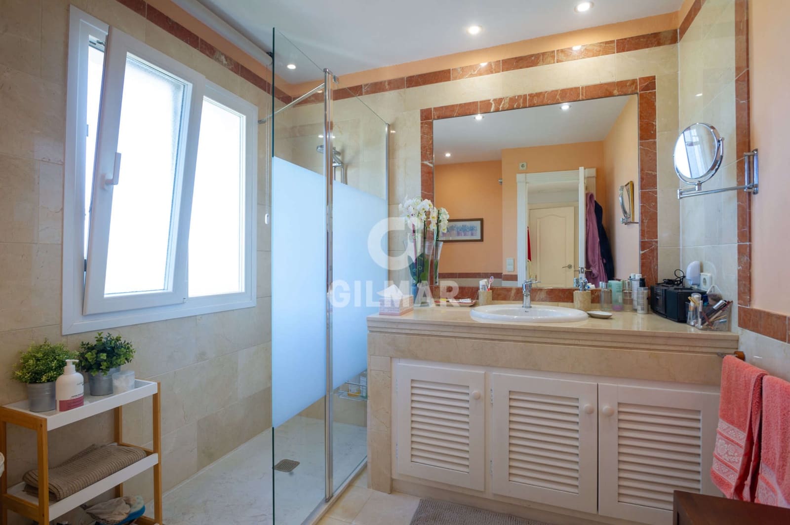 2 sypialnia Mieszkanie na sprzedaż w Rio Real z basenem garażem - 750 000 € (Ref: 9229123)