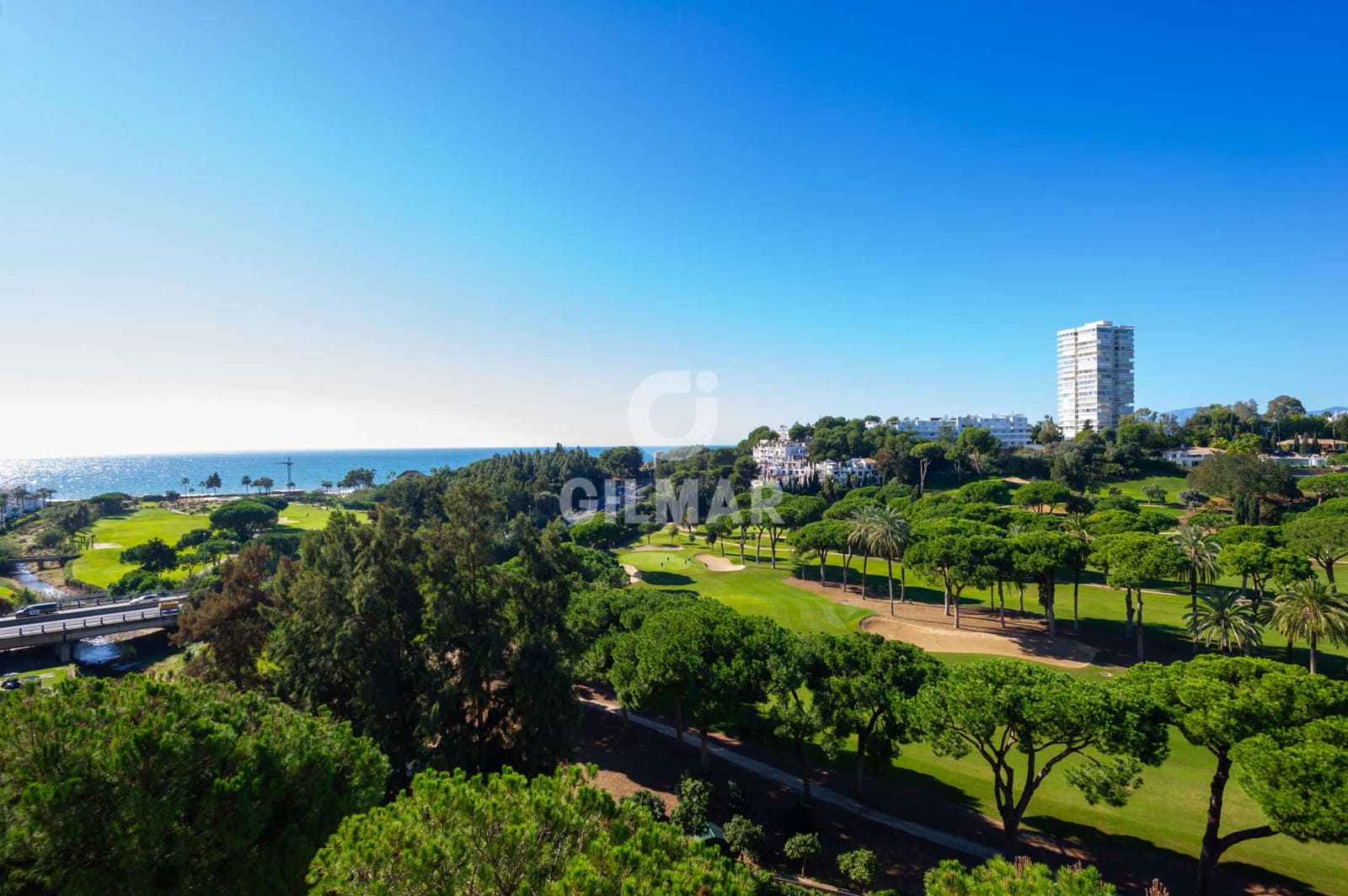 2 sypialnia Mieszkanie na sprzedaż w Rio Real z basenem garażem - 750 000 € (Ref: 9229123)