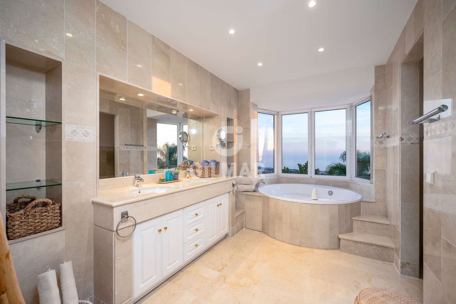 6 soverom Villa til salgs i Marbella med svømmebasseng garasje - € 4 000 000 (Ref: 9229128)