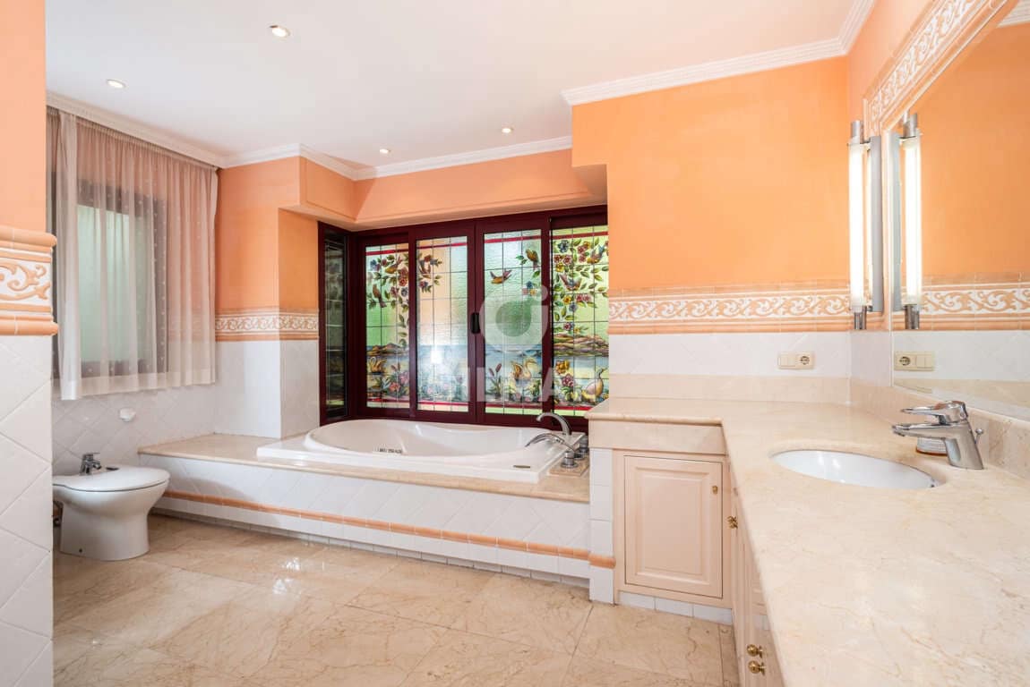 Chalet de 5 habitaciones en Marbella en venta con piscina garaje - 4.900.000 € (Ref: 9229129)