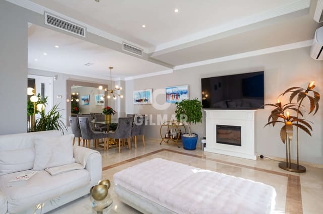 5 sovrum Radhus till salu i Bahía de Marbella, Marbella med pool garage - 1 250 000 € (Ref: 9229130)