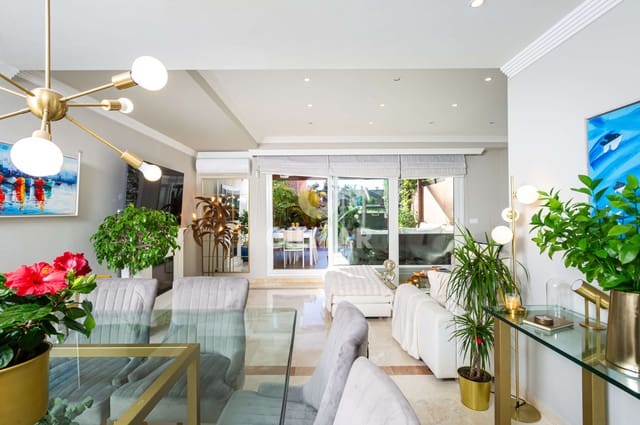 5 sovrum Radhus till salu i Bahía de Marbella, Marbella med pool garage - 1 250 000 € (Ref: 9229130)