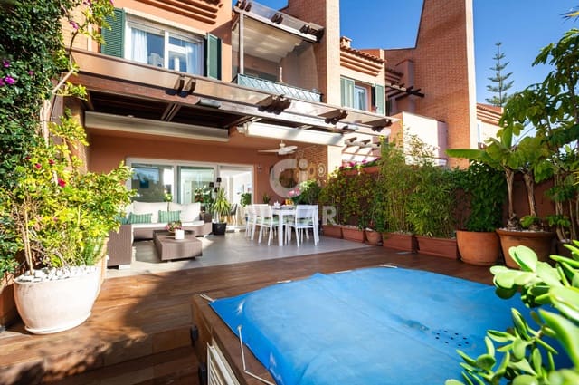 5 sovrum Radhus till salu i Bahía de Marbella, Marbella med pool garage - 1 250 000 € (Ref: 9229130)