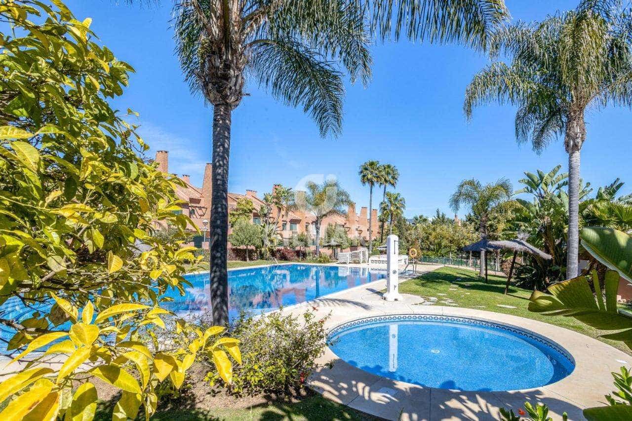 5 soverom Rekkehus til salgs i Marbella med svømmebasseng garasje - € 1 250 000 (Ref: 9229130)