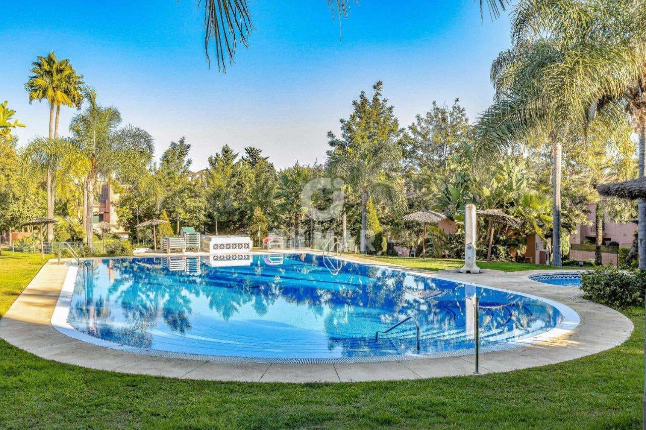 5 soverom Rekkehus til salgs i Marbella med svømmebasseng garasje - € 1 250 000 (Ref: 9229130)