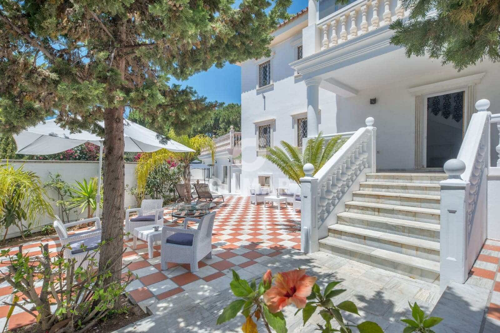 10 soveværelse Villa til salg i Marbella med swimmingpool garage - € 2.000.000 (Ref: 9229141)