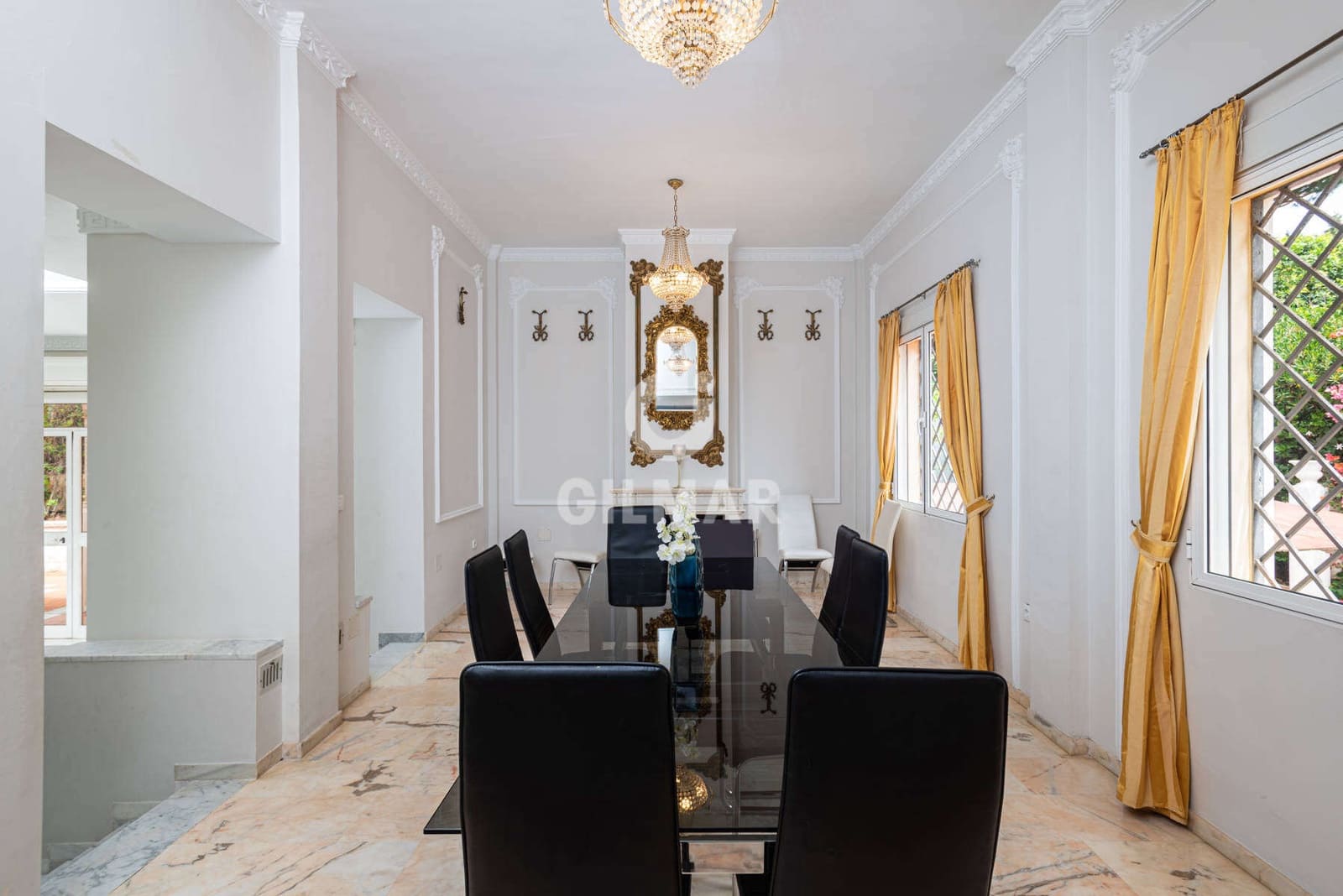 10 soveværelse Villa til salg i Marbella med swimmingpool garage - € 2.000.000 (Ref: 9229141)