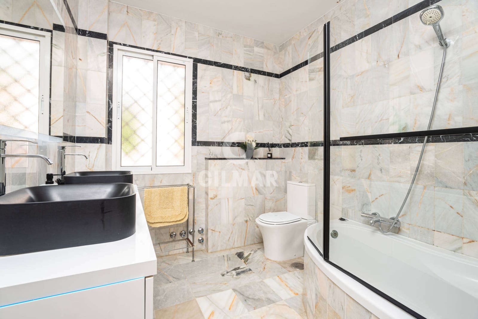 10 soveværelse Villa til salg i Marbella med swimmingpool garage - € 2.000.000 (Ref: 9229141)