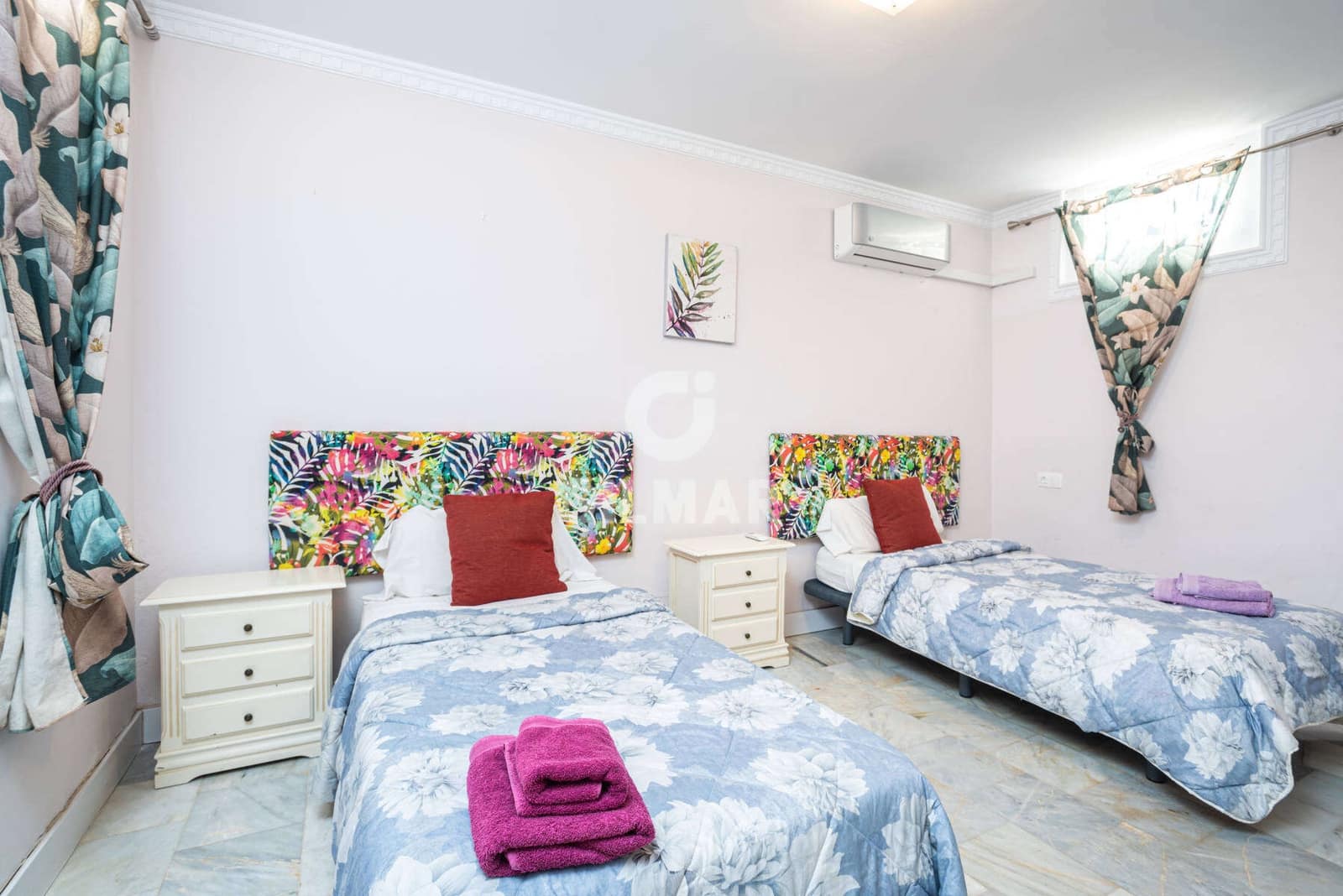 10 soveværelse Villa til salg i Marbella med swimmingpool garage - € 2.000.000 (Ref: 9229141)