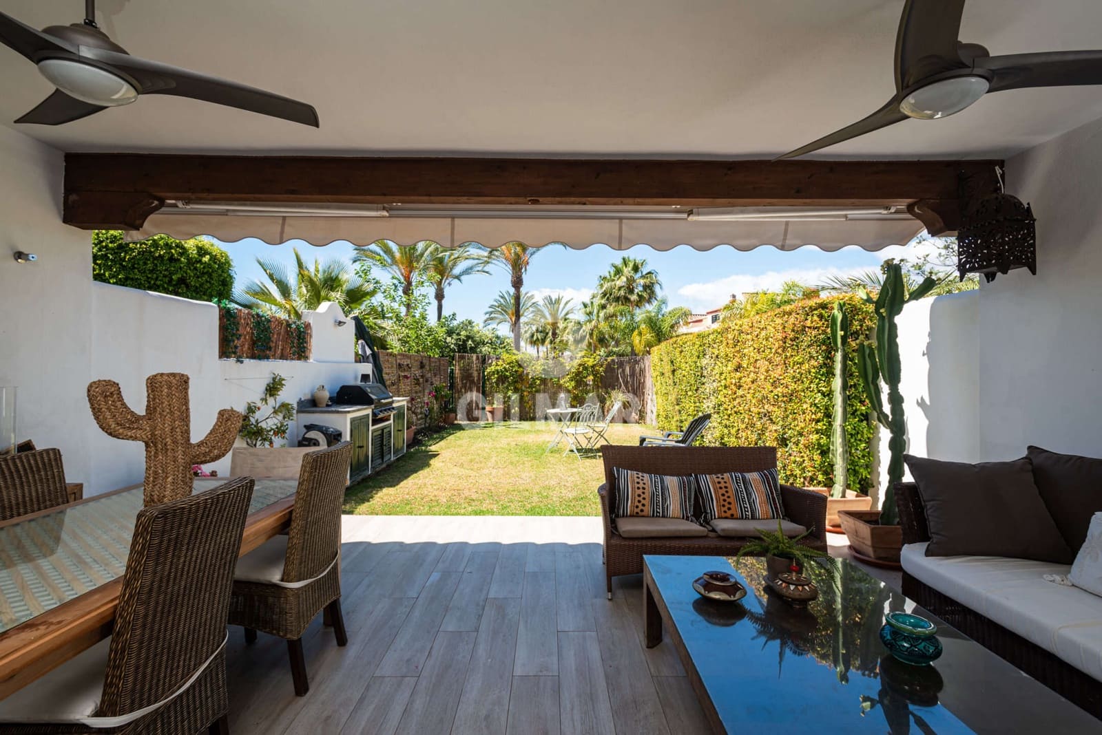 5 soveværelse Rækkehus til salg i Marbella med swimmingpool garage - € 1.490.000 (Ref: 9229142)