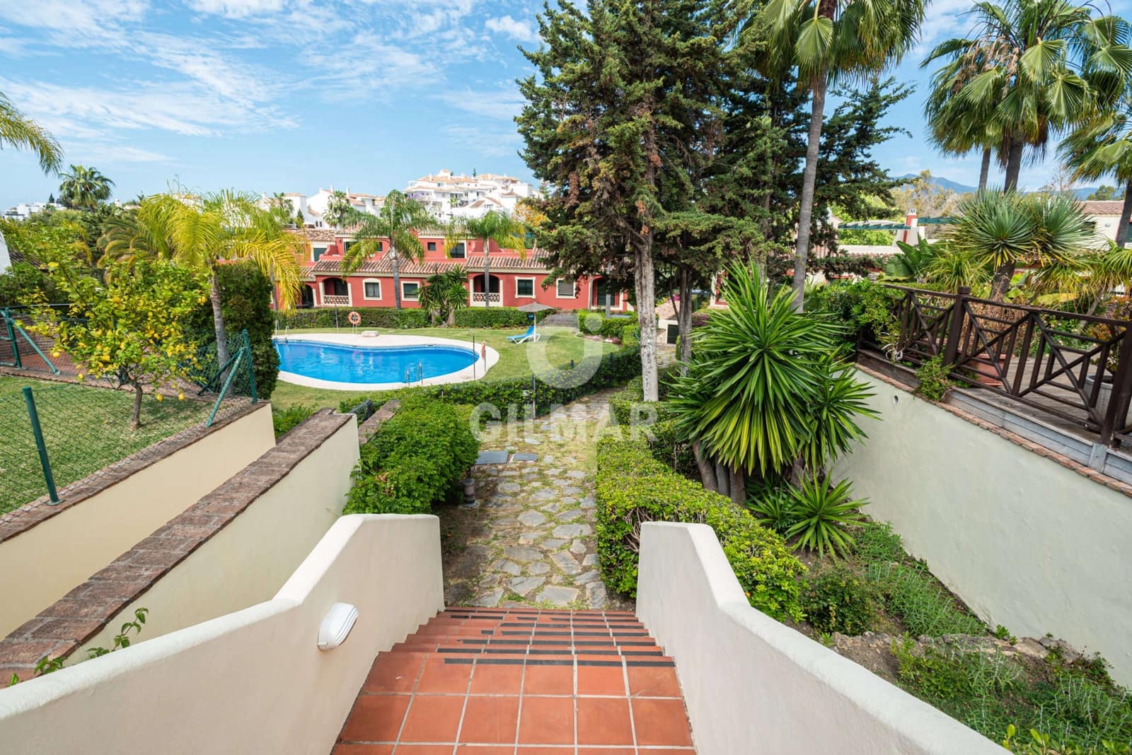 5 soveværelse Rækkehus til salg i Marbella med swimmingpool garage - € 1.490.000 (Ref: 9229142)