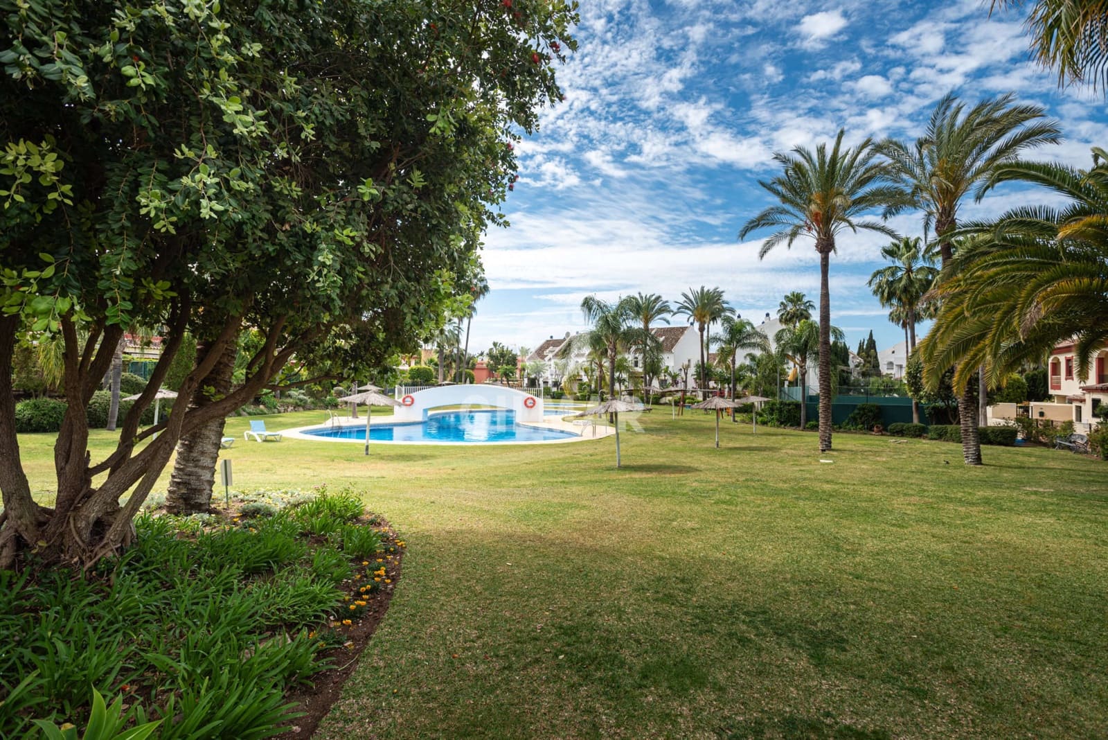 5 soveværelse Rækkehus til salg i Marbella med swimmingpool garage - € 1.490.000 (Ref: 9229142)