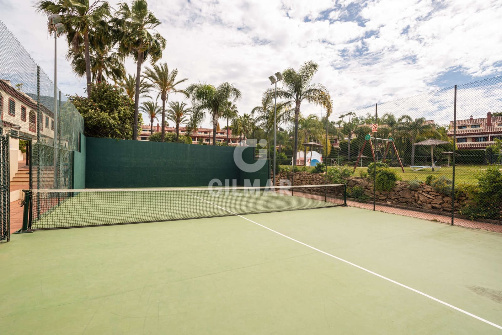 5 soveværelse Rækkehus til salg i Marbella med swimmingpool garage - € 1.490.000 (Ref: 9229142)