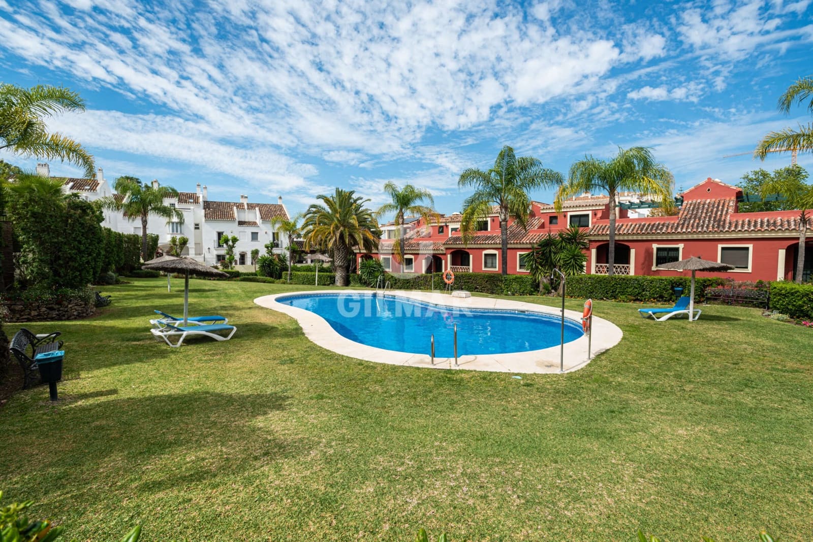 5 soveværelse Rækkehus til salg i Marbella med swimmingpool garage - € 1.490.000 (Ref: 9229142)