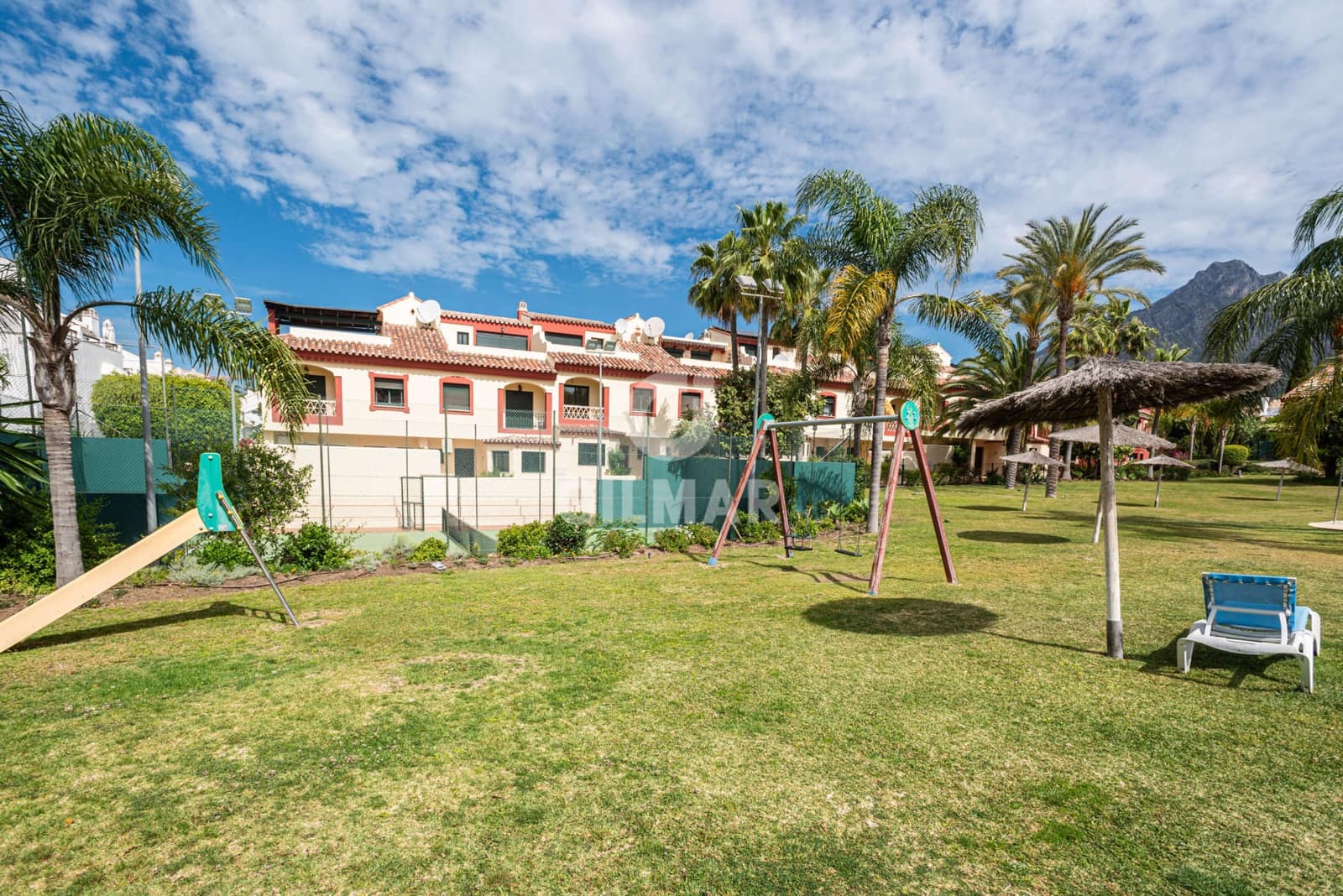 5 soveværelse Rækkehus til salg i Marbella med swimmingpool garage - € 1.490.000 (Ref: 9229142)