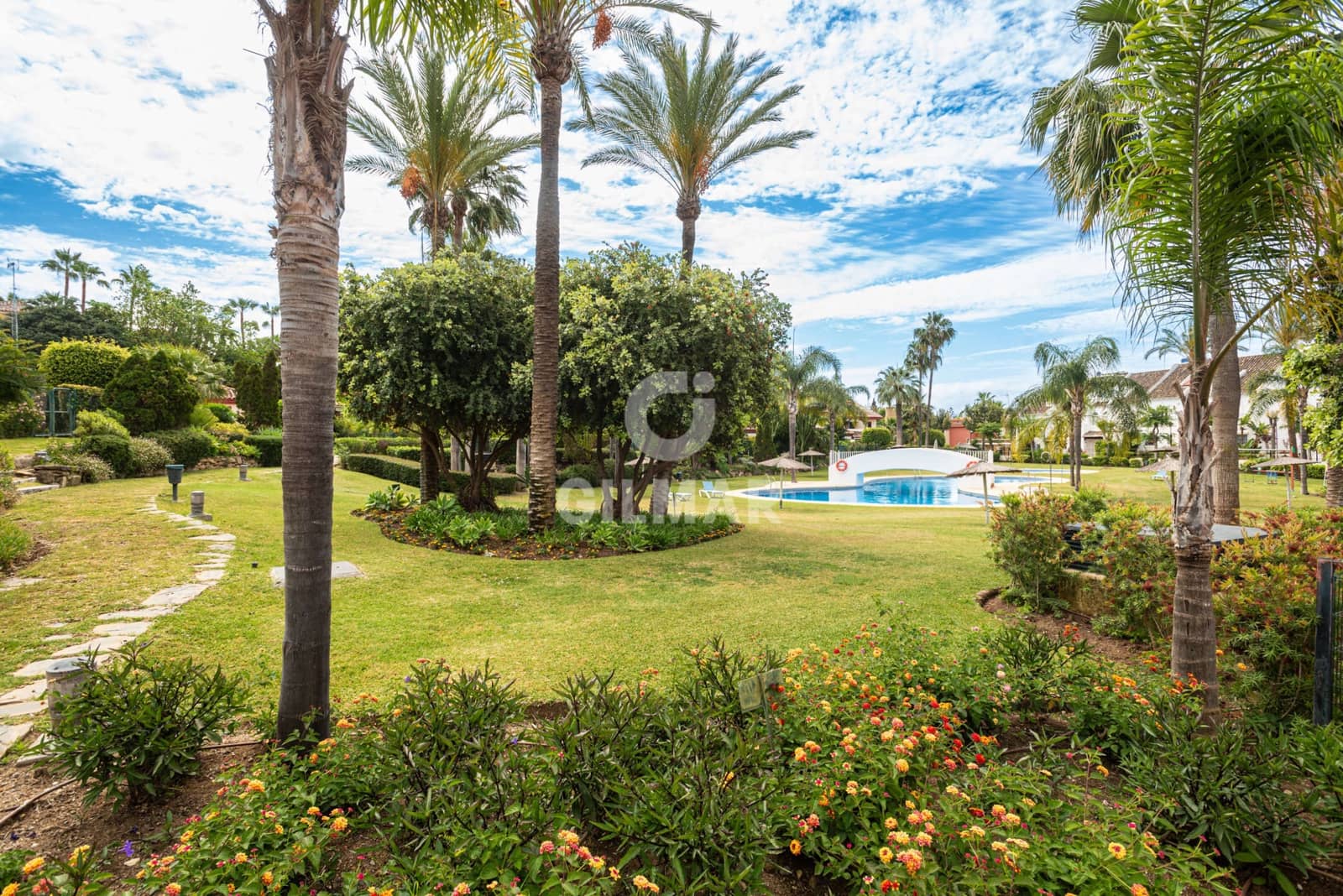 5 soveværelse Rækkehus til salg i Marbella med swimmingpool garage - € 1.490.000 (Ref: 9229142)