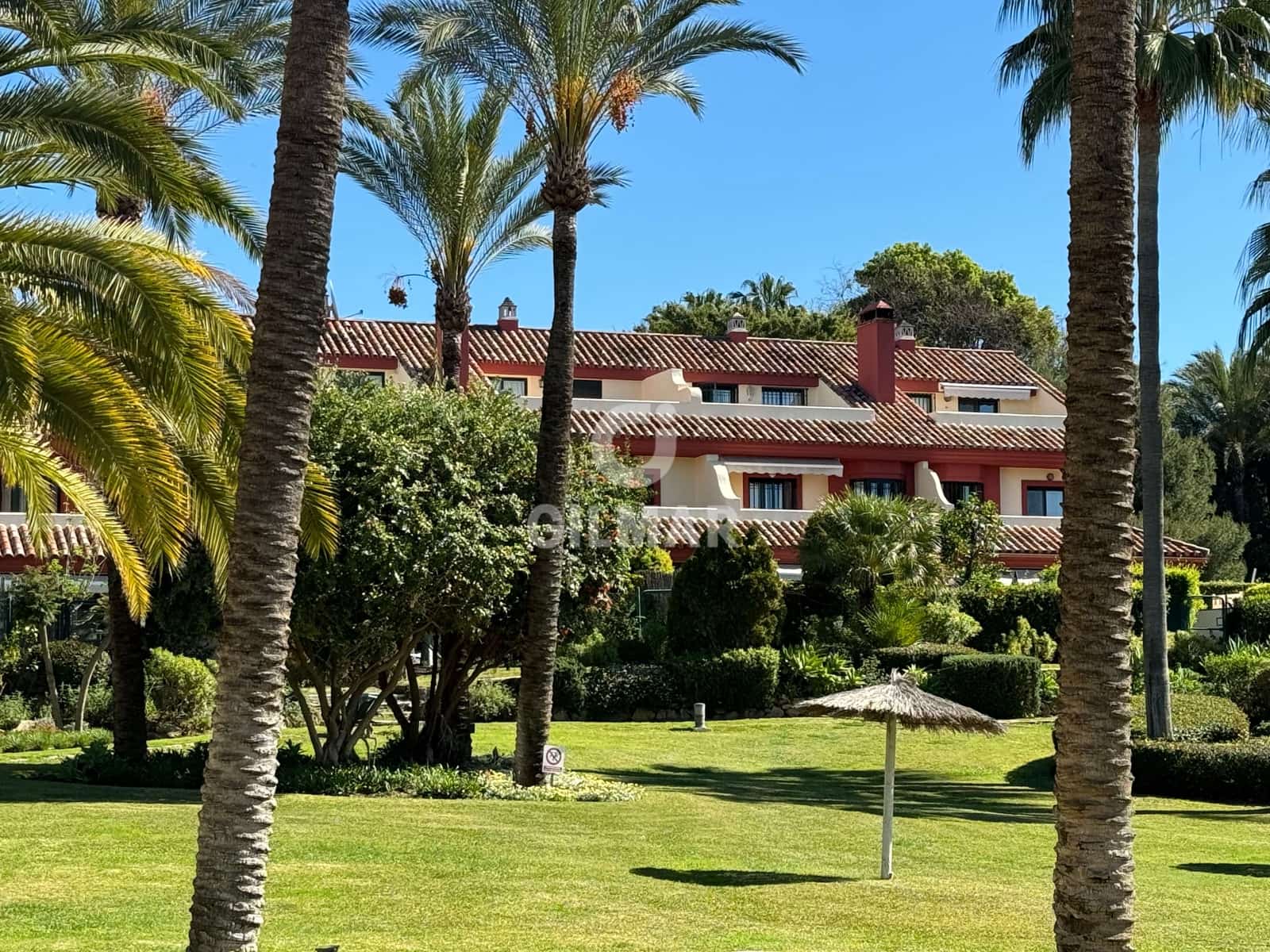 5 soveværelse Rækkehus til salg i Marbella med swimmingpool garage - € 1.490.000 (Ref: 9229142)