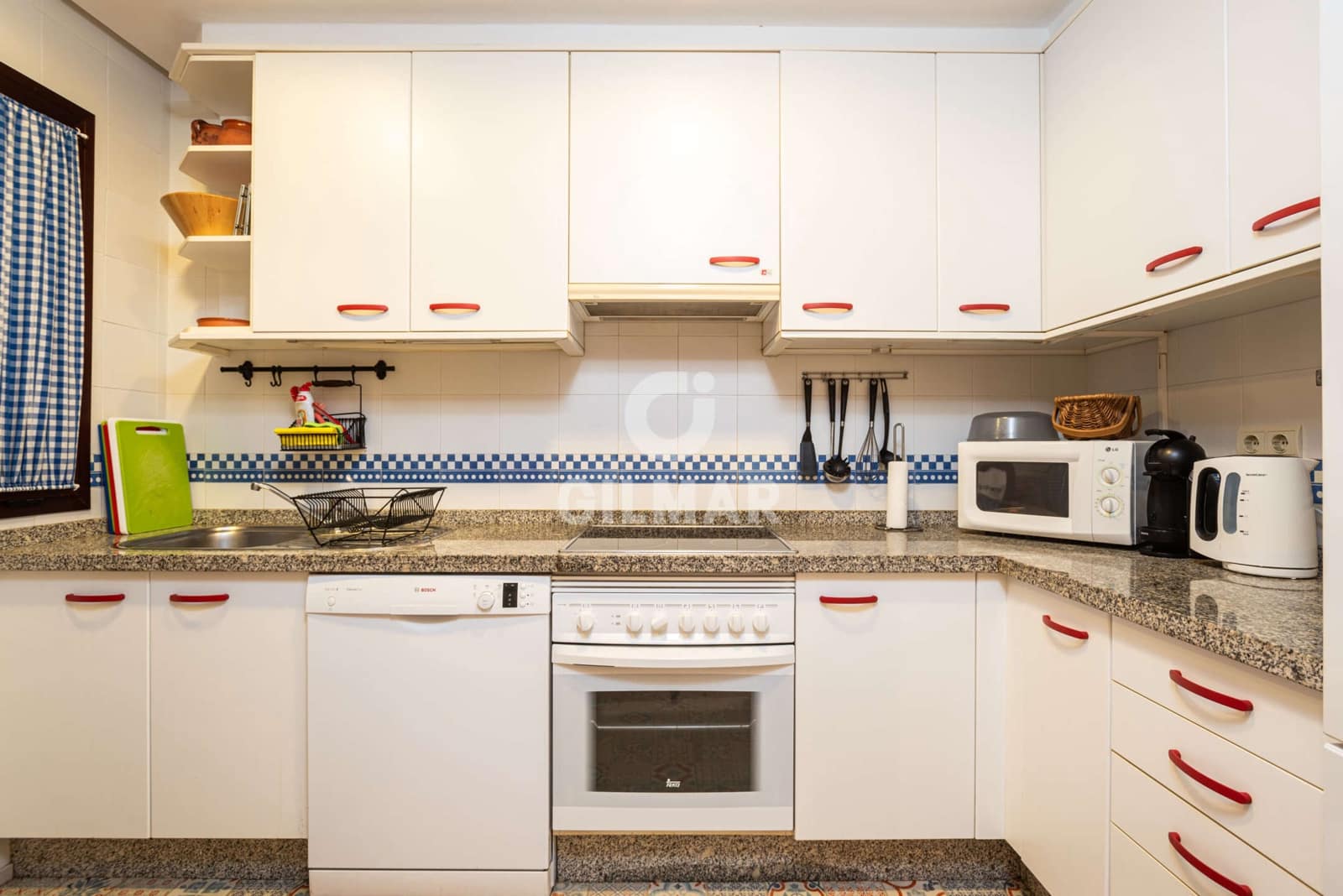 2 soverom Leilighet til salgs i Marbella med svømmebasseng garasje - € 490 000 (Ref: 9229143)