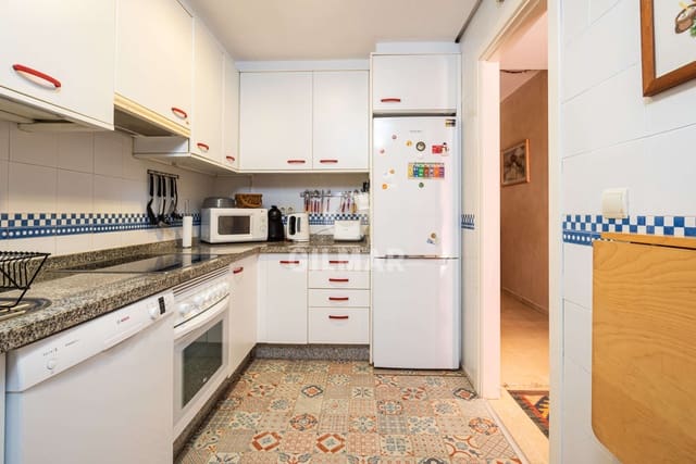 2 sypialnia Mieszkanie na sprzedaż w Las Chapas, Marbella z basenem garażem - 490 000 € (Ref: 9229143)