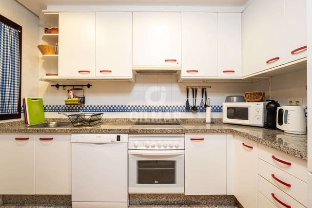 2 sypialnia Mieszkanie na sprzedaż w Las Chapas, Marbella z basenem garażem - 490 000 € (Ref: 9229143)