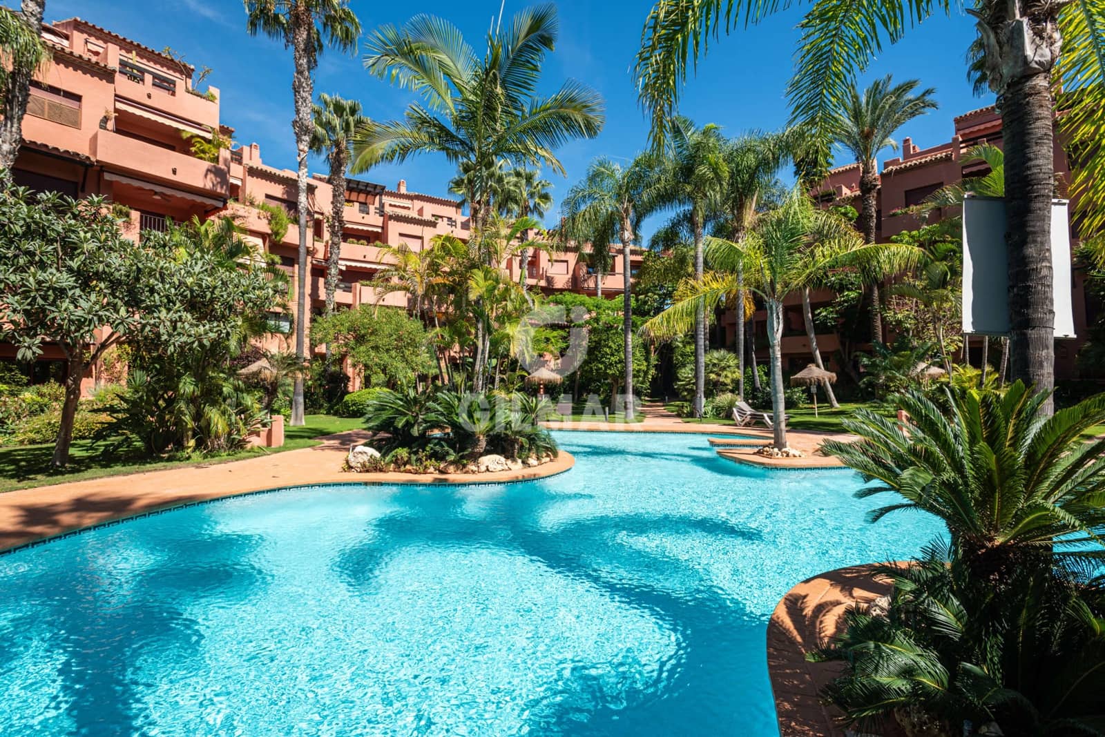 2 soverom Leilighet til salgs i Marbella med svømmebasseng garasje - € 490 000 (Ref: 9229143)