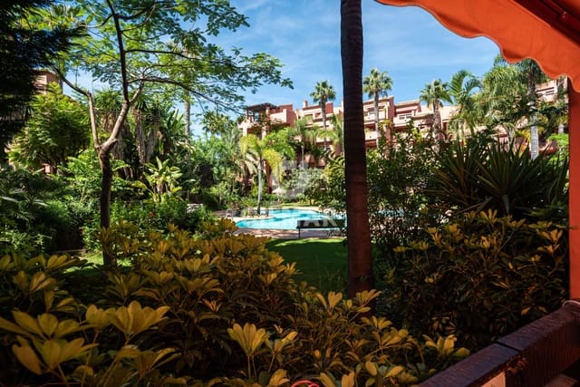 2 sypialnia Mieszkanie na sprzedaż w Las Chapas, Marbella z basenem garażem - 490 000 € (Ref: 9229143)