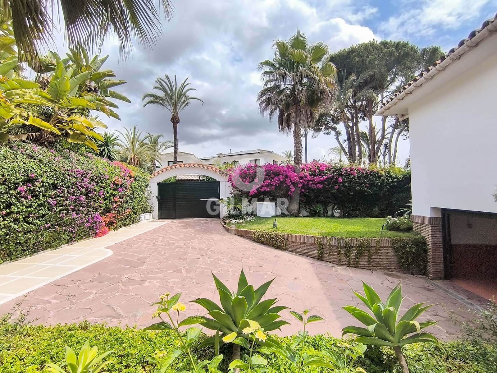 6 soverom Villa til salgs i Marbella med svømmebasseng garasje - € 3 900 000 (Ref: 9229144)