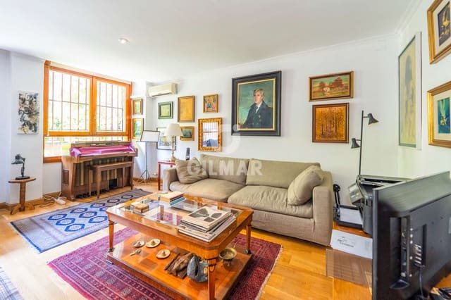 1 bedroom Flat for sale in Nueva España, Madrid city with pool - € 450,000 (Ref: 9234052)