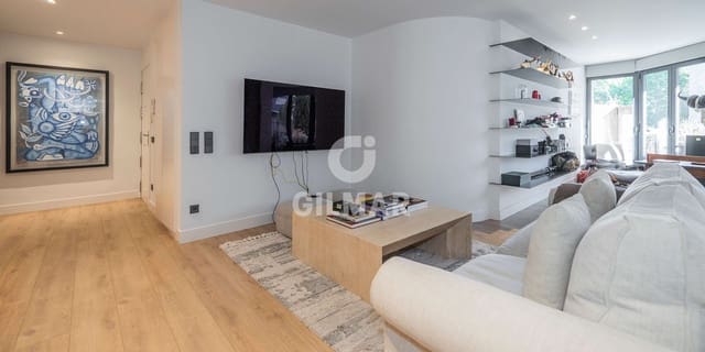 1 soverom Leilighet til salgs i Nueva España, Madrid by med svømmebasseng garasje - € 1 050 000 (Ref: 9234060)