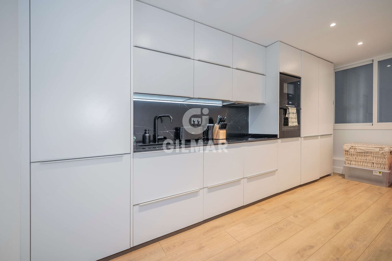 1 soverom Leilighet til salgs i Madrid by med svømmebasseng garasje - € 1 050 000 (Ref: 9234060)