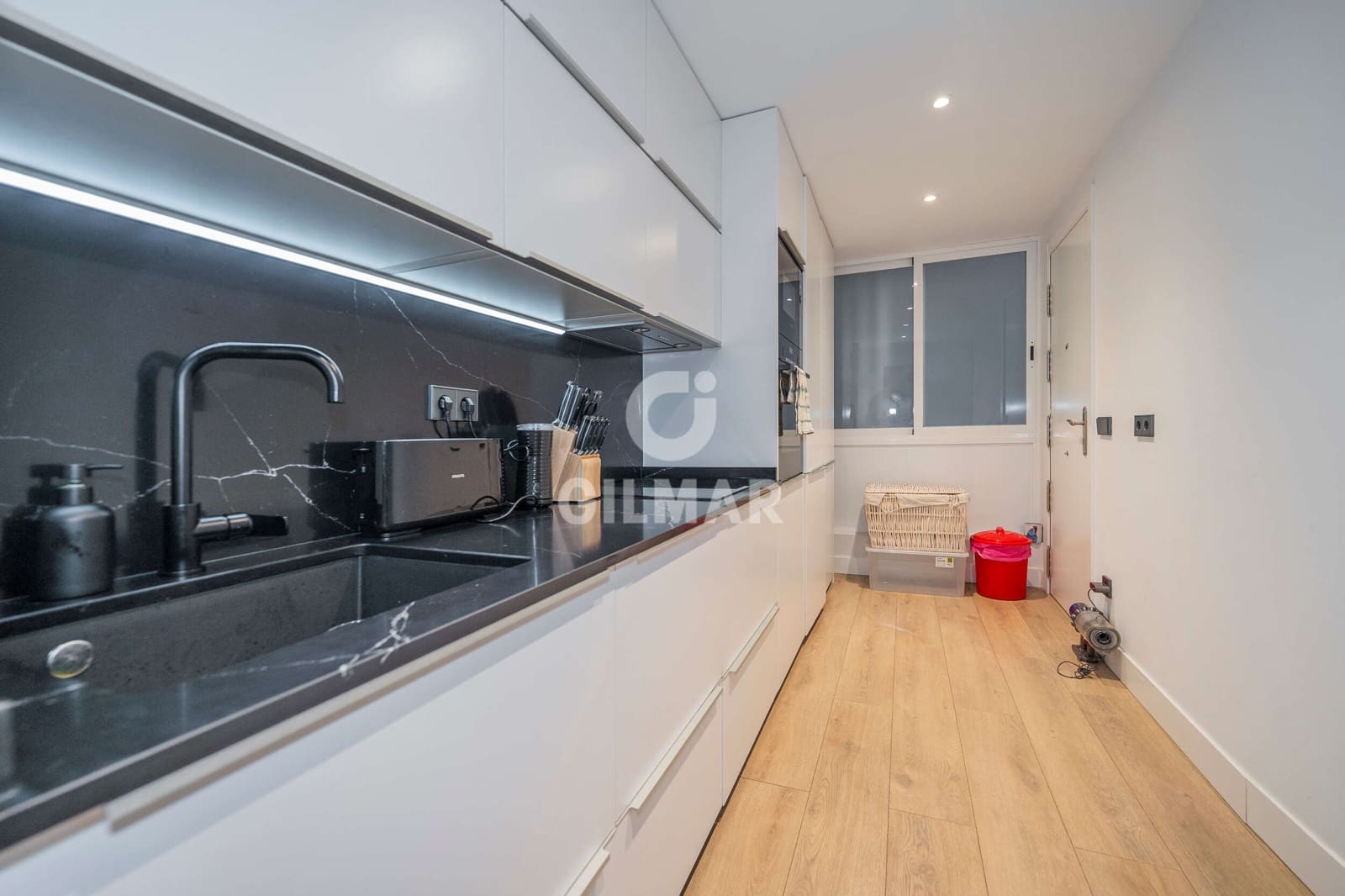 1 soverom Leilighet til salgs i Madrid by med svømmebasseng garasje - € 1 050 000 (Ref: 9234060)