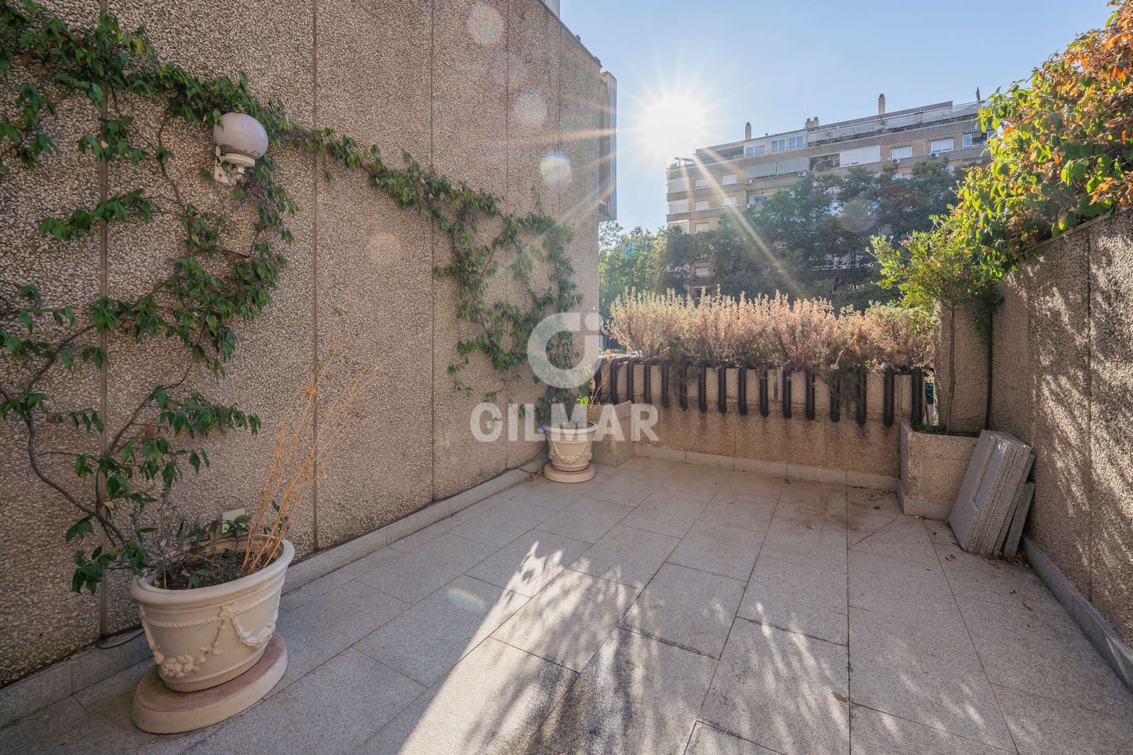1 soverom Leilighet til salgs i Madrid by med svømmebasseng garasje - € 1 050 000 (Ref: 9234060)