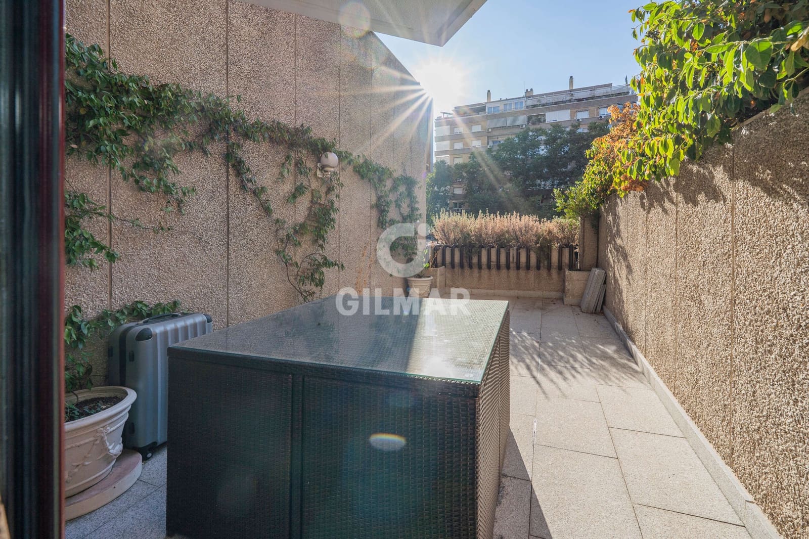 1 soverom Leilighet til salgs i Madrid by med svømmebasseng garasje - € 1 050 000 (Ref: 9234060)