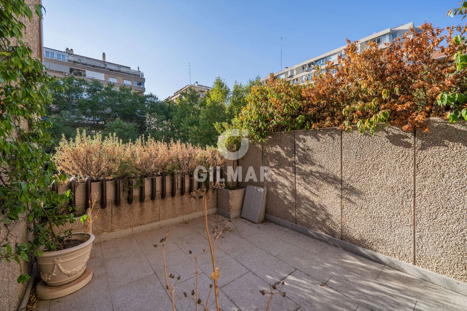 1 soverom Leilighet til salgs i Madrid by med svømmebasseng garasje - € 1 050 000 (Ref: 9234060)