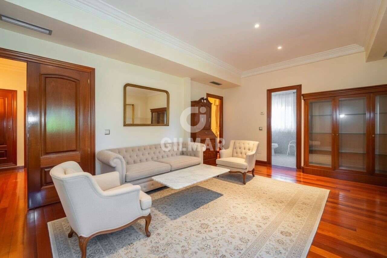6 bedroom Villa for sale in Madrid city with pool garage - € 5,300,000 (Ref: 9234061)