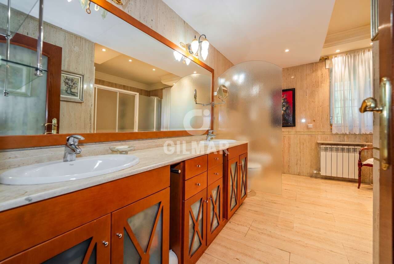 6 bedroom Villa for sale in Madrid city with pool garage - € 5,300,000 (Ref: 9234061)