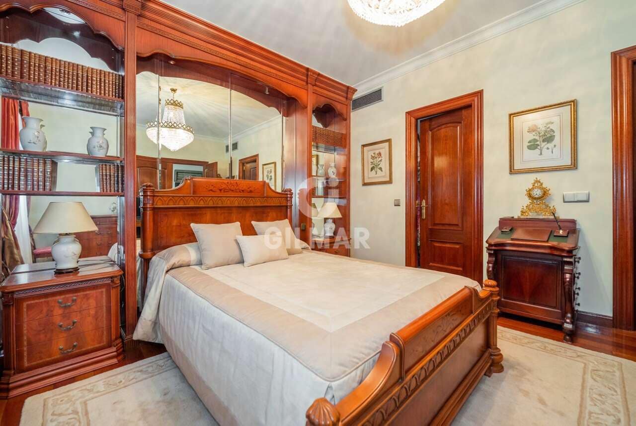 6 bedroom Villa for sale in Madrid city with pool garage - € 5,300,000 (Ref: 9234061)