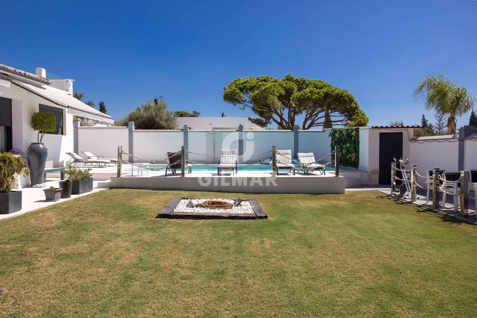 5 soverom Villa til salgs i Marbella med svømmebasseng garasje - € 1 800 000 (Ref: 9235768)