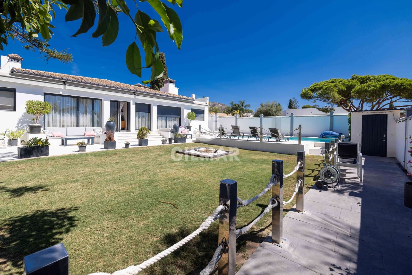 5 soverom Villa til salgs i Marbella med svømmebasseng garasje - € 1 800 000 (Ref: 9235768)