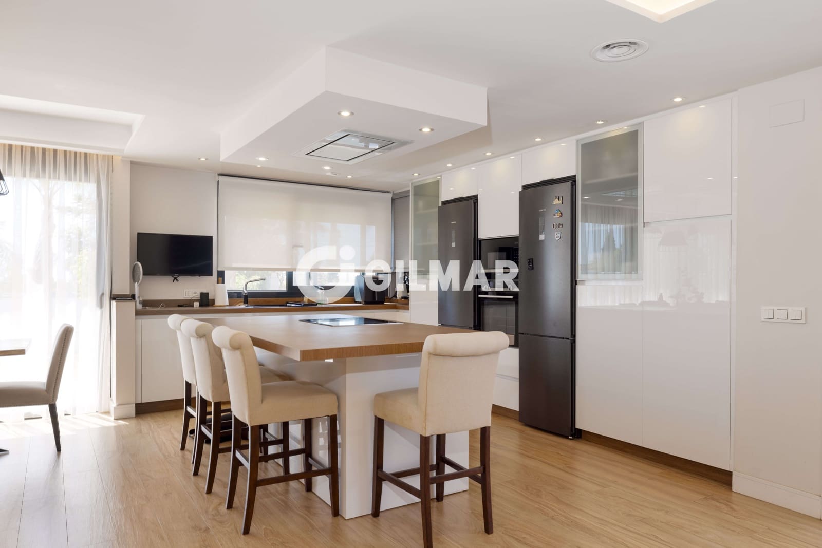 5 bedroom Villa for sale in Marbella with pool garage - € 1,700,000 (Ref: 9235768)
